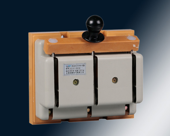 HD系列單投刀開(kāi)關(guān)、HS系列雙投刀開(kāi)關(guān)適用于交流50Hz、額定電壓400V、直流220V，額定電流至1500A的成套配電裝置中，用作手動(dòng)不頻繁接通與分?jǐn)嘟恢绷麟姟?>
											HD、HS開(kāi)啟式刀開(kāi)關(guān)</a>
										</div>
										 
										<div   id=