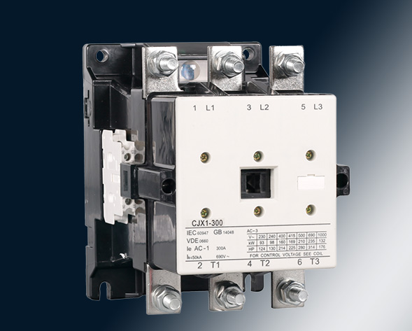 CJX1交流接觸器適用于交流50Hz或60Hz、電壓至690V、電流至475A的電力線(xiàn)路中，供遠(yuǎn)距離頻繁起動(dòng)和控制電動(dòng)機(jī)及接通與分?jǐn)嚯娐?。?jīng)加裝機(jī)械聯(lián)鎖機(jī)構(gòu)后組…